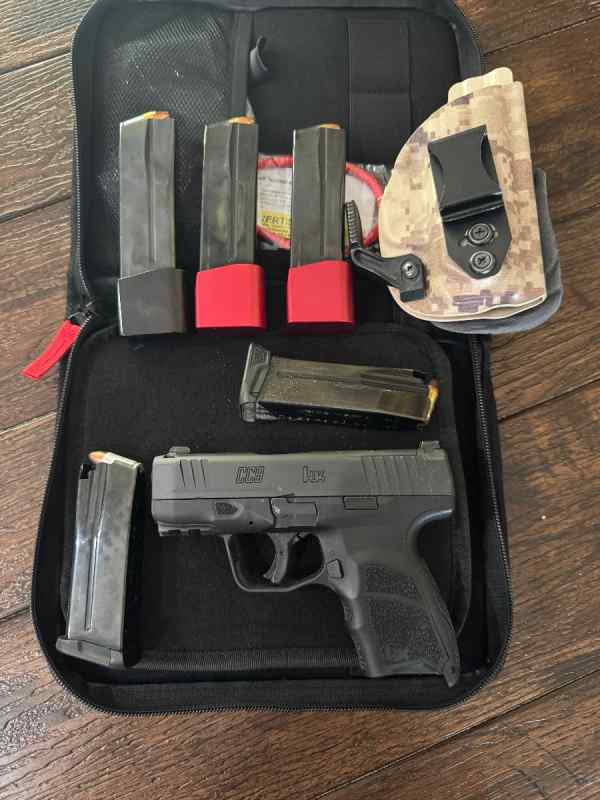 HK CC9 with accessories 