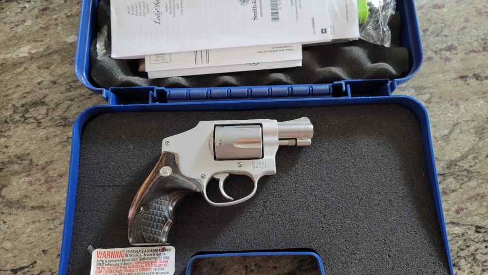 S&amp;W Performance Center Model 642 .38 spl revolver